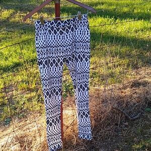 Steve Madden pattern Leggings size medium